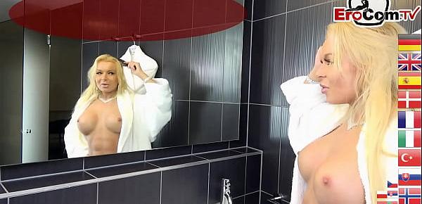 Deutsche reife Blondine mit dicken titten bei massage gefickt